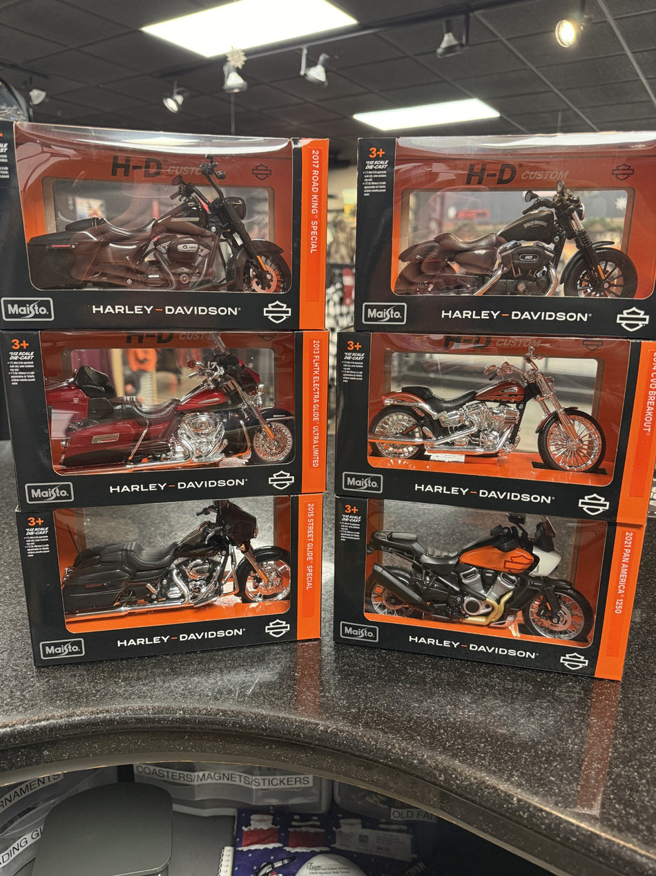 Maisto 1:12 Scale Die Cast Model Bikes